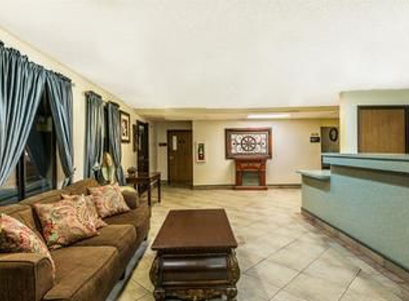 Super 8 by Wyndham Sulphur Lake Charles - Sulphur, LA