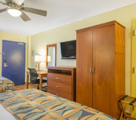 Rodeway Inn & Suites Fort Lauderdale Airport & Port Everglades Cruise Port Hotel - Fort Lauderdale, FL