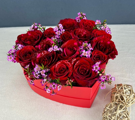 Tognoli Florist - Gaithersburg, MD. Red Roses Heart Box