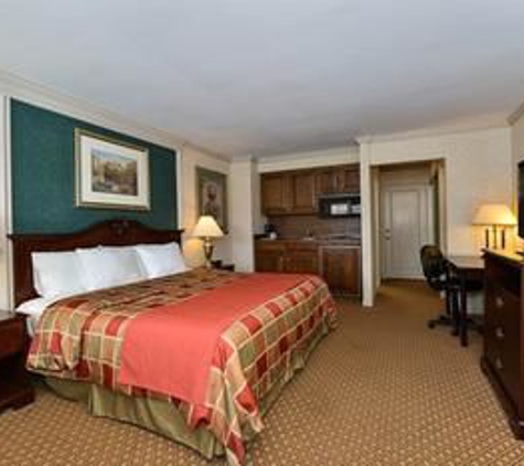 Days Inn & Suites by Wyndham Roseville/Detroit Area - Roseville, MI