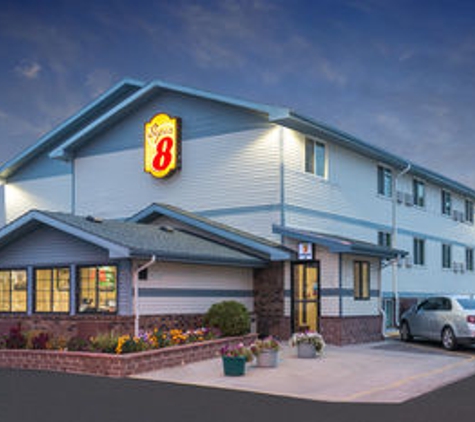 Super 8 by Wyndham Pierre SD - Pierre, SD