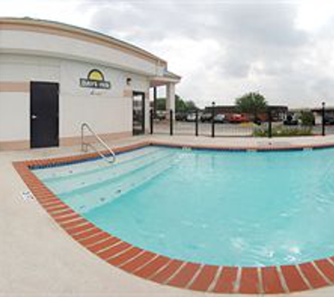 Days Inn by Wyndham Central San Antonio NW Medical Center - San Antonio, TX