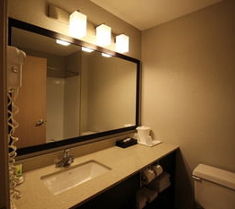 Best Western Pearl City Inn - Muscatine, IA