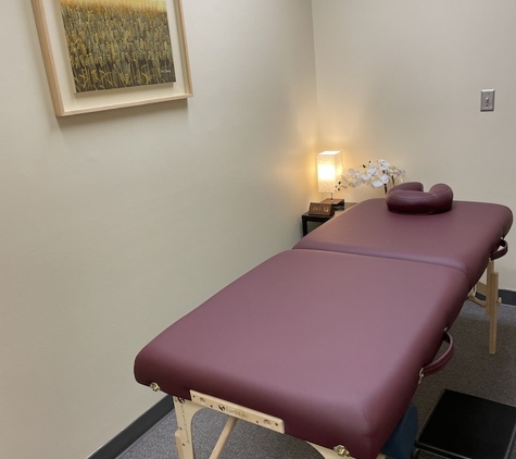 Kihyon Sohn Acupuncture - Beaverton, OR. Treatment bed