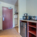 Cobblestone Hotel & Suites - Stevens Point - Lodging