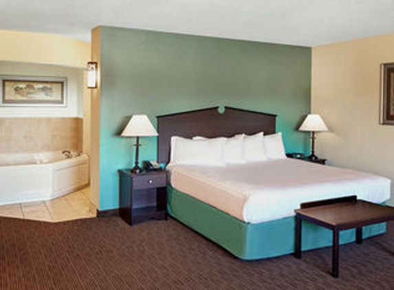 AmericInn Lodge & Suites - Green Bay, WI