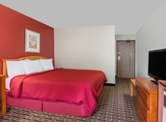 Super 8 by Wyndham Chester/Richmond Area - Chester, VA