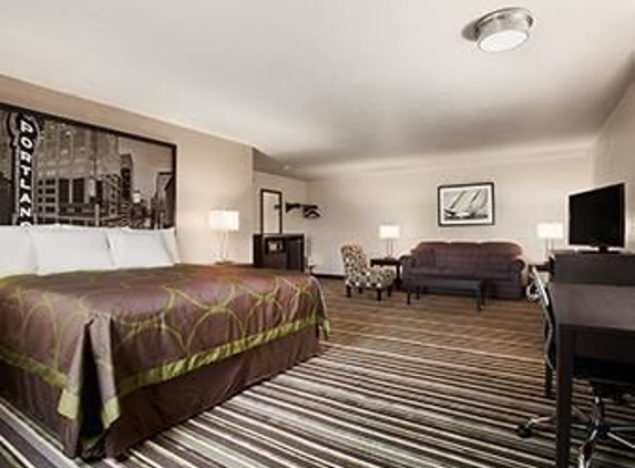 Super 8 by Wyndham Portland Airport - Portland, OR