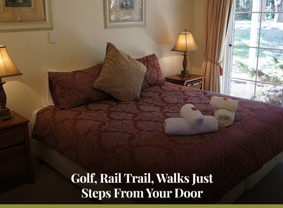 Chalets Lumineux - Bright, VIC. Golf, Rail Trail, Walks Just Steps From Your Door