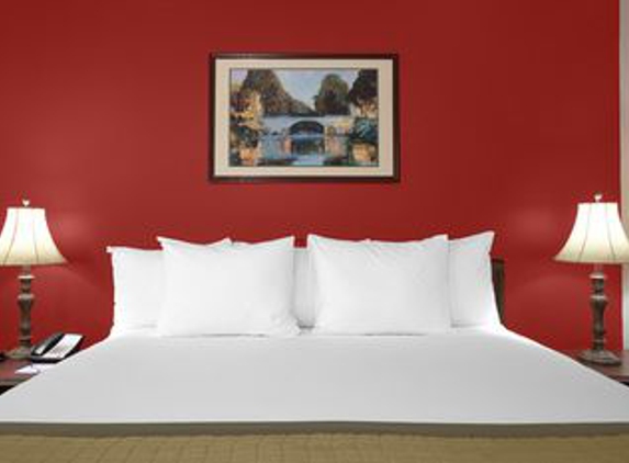 Baymont Inn & Suites - Brunswick, GA