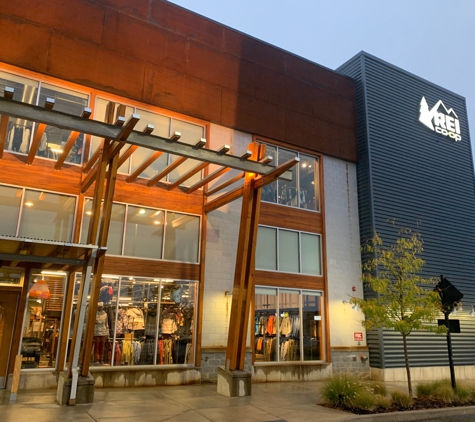 Rei - King Of Prussia, PA