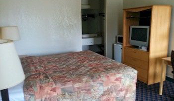 Econo Lodge - Hinesville, GA