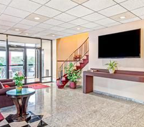 Ramada by Wyndham Rockaway - Rockaway, NJ