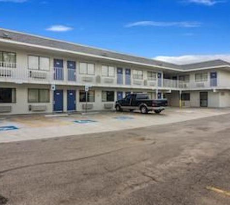 Motel 6 - College Station, TX