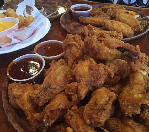 Hooters - Fresh Meadows, NY