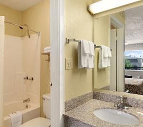 Super 8 by Wyndham Shreveport - Shreveport, LA