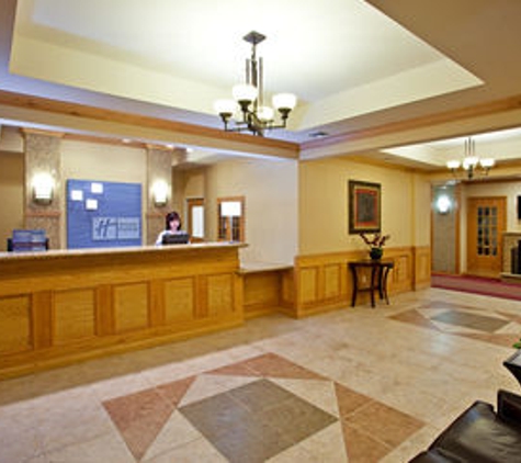 Holiday Inn Express & Suites Grand Blanc - Grand Blanc, MI