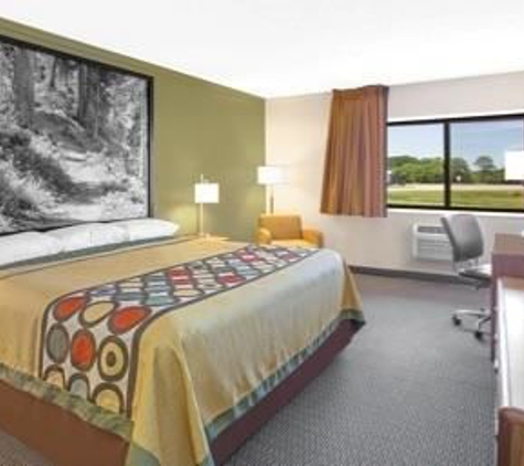 Super 8 by Wyndham Windsor/Madison North - Windsor, WI