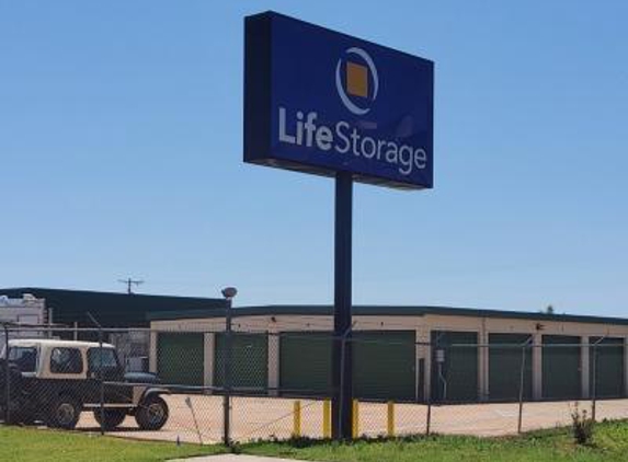 Extra Space Storage - Mustang, OK