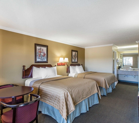 Econo Lodge - Byron, GA