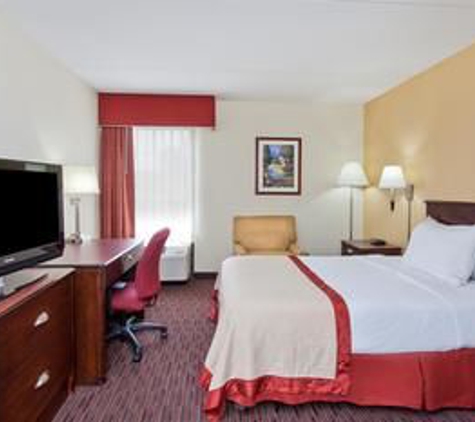 Baymont Inn & Suites - Southfield, MI