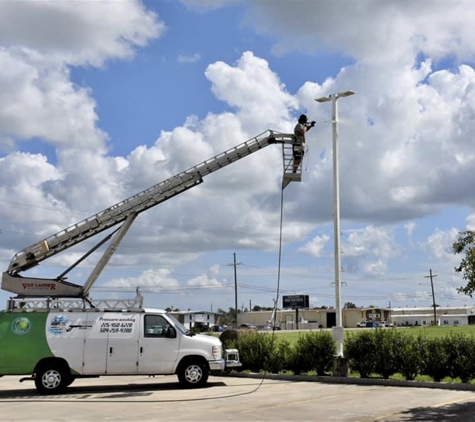 Clean America Commercial Pressure Washing - Baton Rouge, LA. We clean parking lot lights too!