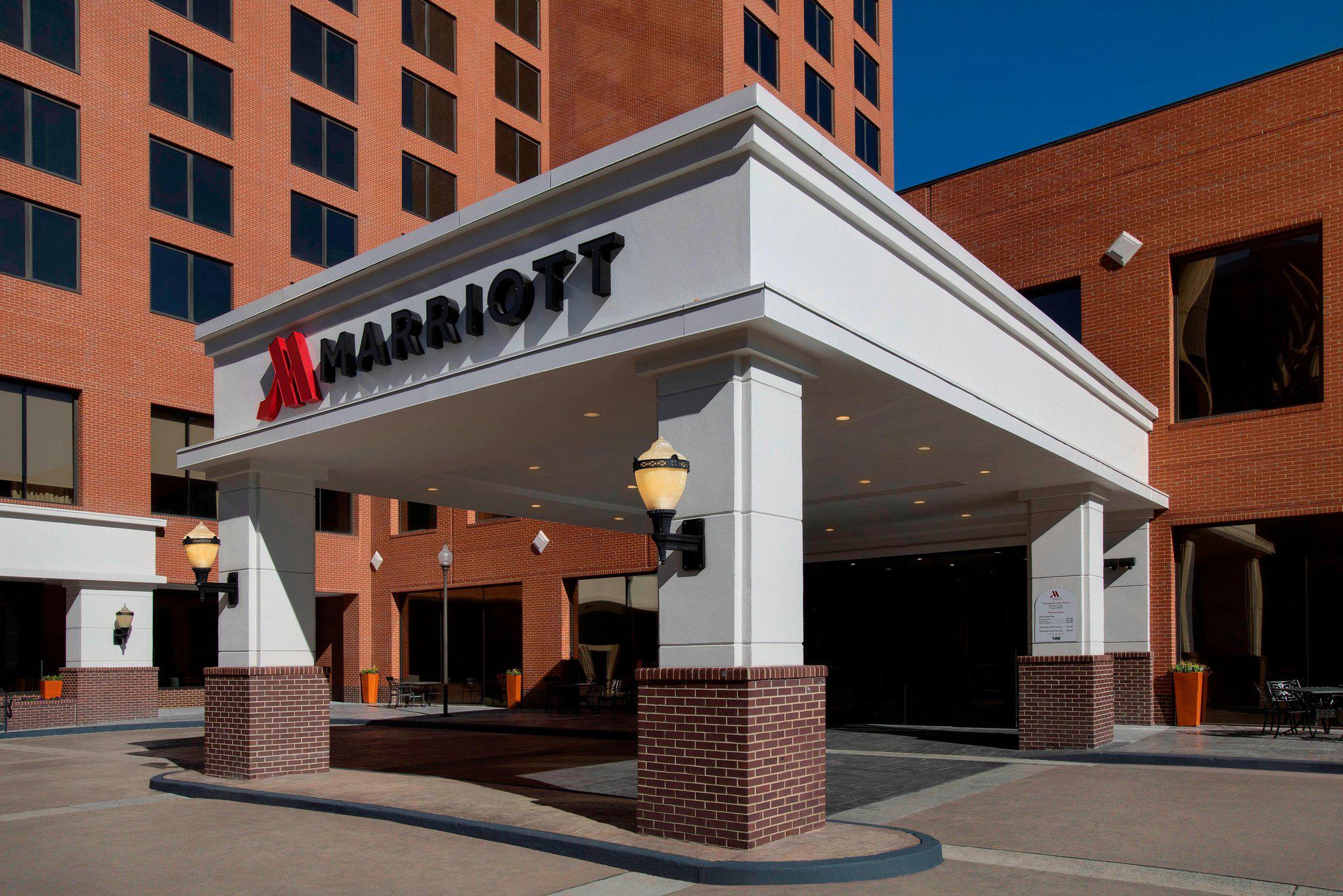 Salem's Marriott: Parking Made Easy (and Free!)