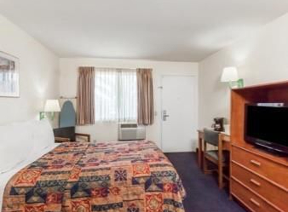 Days Inn by Wyndham San Marcos - San Marcos, CA