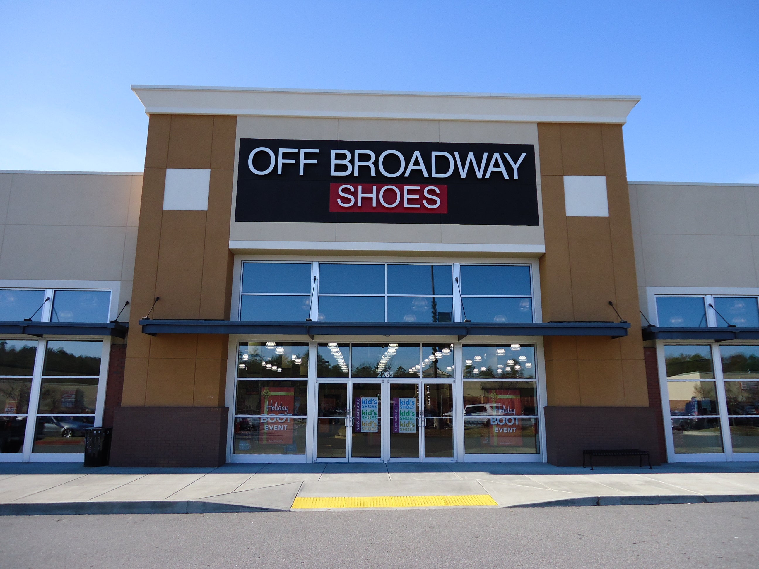 Off Broadway Shoe Warehouse - Cumming, GA 30041