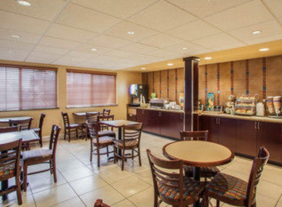 Quality Inn & Suites St Charles -West Chicago - Saint Charles, IL