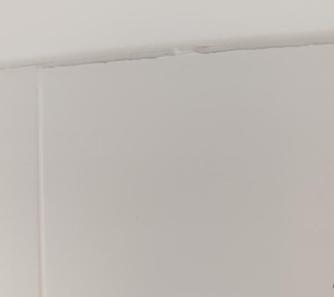 Riley Renovators - Wentworth Falls, NSW. Wall meeting ceiling. Cracked sealant.