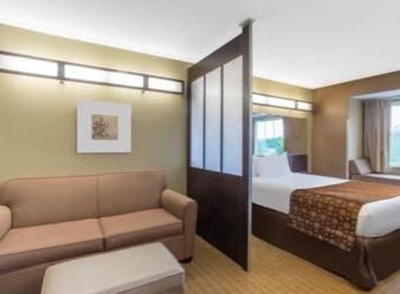 Microtel Inn & Suites by Wyndham Marietta - Marietta, OH