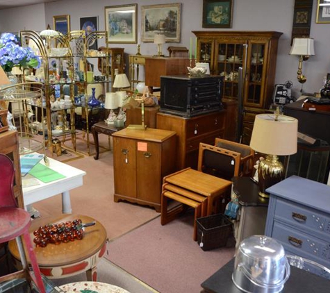 YA YA’s Mid-Century Furniture, Antiques & Decor - Bluffton, IN