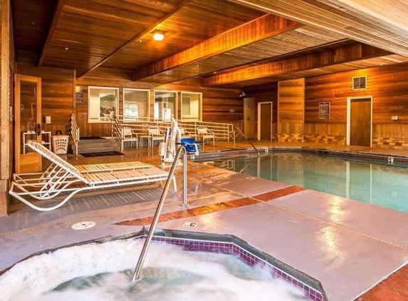 Comfort Suites - Clackamas, OR