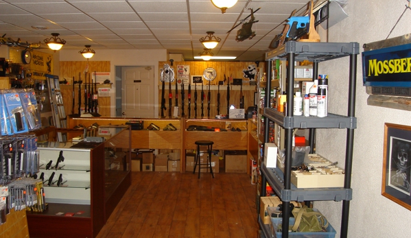 Cliff's Guns & Surplus - Sharon, WI