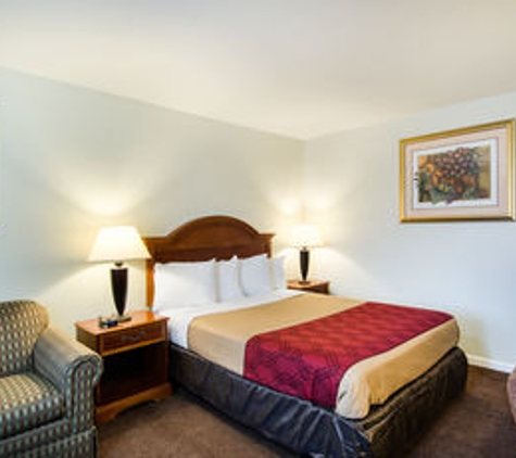 Econo Lodge - Northborough, MA