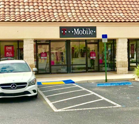 T-Mobile - Kissimmee, FL. KISSIMMEE T-Mobile
E Vine & Michigan
1337 E VINE ST, KISSIMMEE, FL 34744
407-483-3588