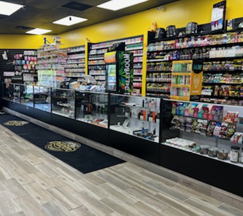 Queen Smoke Shop - Loveland, OH