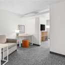 Spark by Hilton Traverse City - Hotels