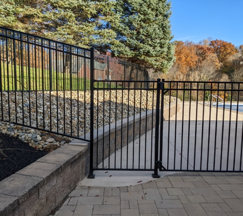 Yoder's Vinyl Fencing - Plain City, OH