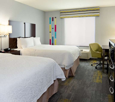 Hampton Inn & Suites Bakersfield/Hwy 58, CA - Bakersfield, CA