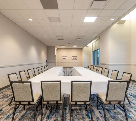 DoubleTree by Hilton Hotel Cedar Rapids Convention Complex - Cedar Rapids, IA