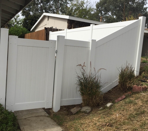 Lifetime Vinyl  Fence - North Hollywood, CA