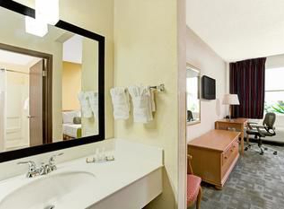 Baymont Inn & Suites - Doral, FL