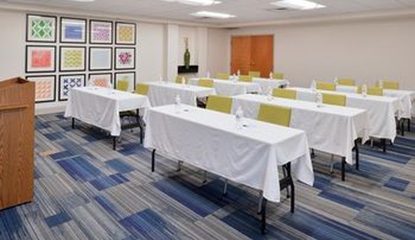 Holiday Inn Express & Suites Mooresville - Lake Norman - Mooresville, NC