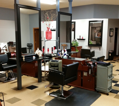 House Of Holloway Hair Salon - Lincoln, NE