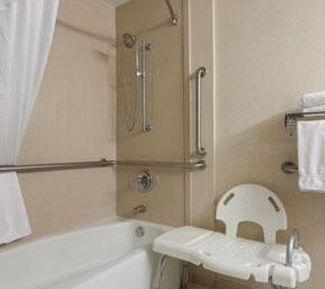 Baymont Inn & Suites - Keokuk, IA