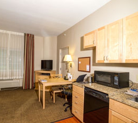 Candlewood Suites Ft Myers I-75 - Fort Myers, FL