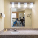 Days Inn by Wyndham Near Seaworld San Antonio - Hotels