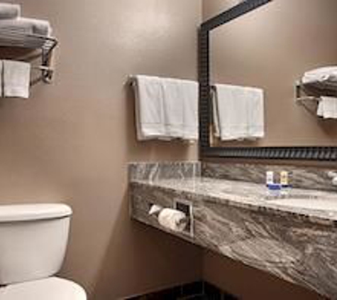 Best Western Giddings Inn & Suites - Giddings, TX